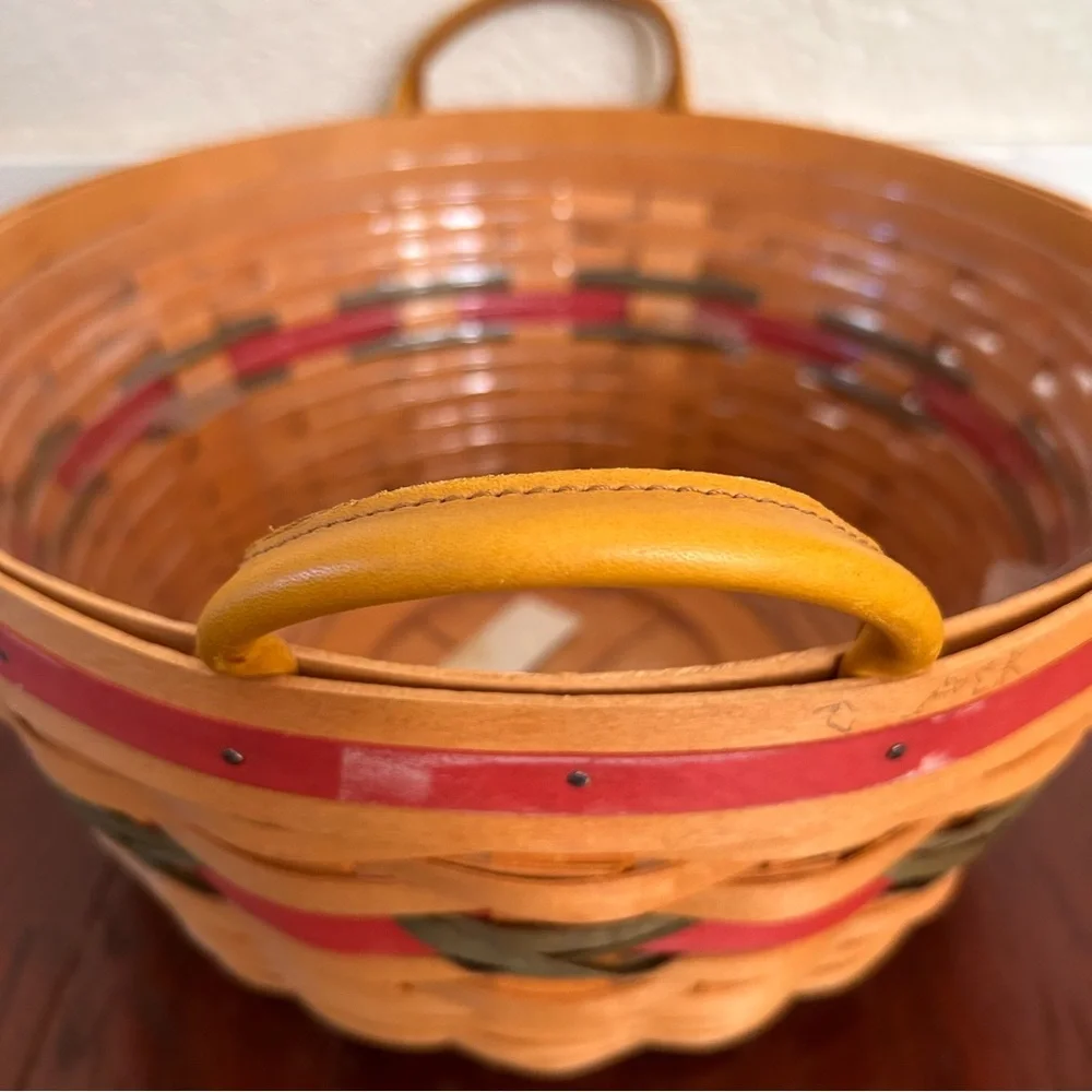 Longaberger 1999 Christmas Popcorn basket red and green accent weaving leather
